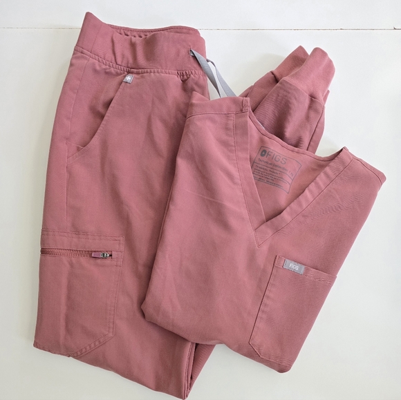 Figs Scrub Catarina One Pocket Top & Zamora High Waisted Jogger Mauve - Picture 2 of 6